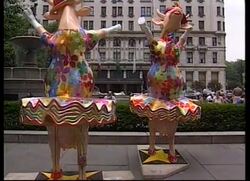 USA: (V) PAINTED COWS DEPICT NEW YORK SCENES News Clip