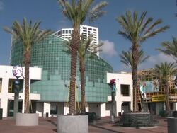 People walking at New Orleans aquarium plaza Stock Footage
