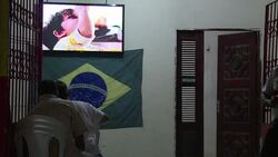 VOICED : Pequenos empresarios contentos con el Mundial News Clip