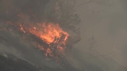 Californian crews use 'back burning' to contain fire Instructional Video