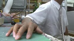 VOICED : Dedos falsos para ex mafiosos News Clip