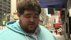 Reaction to Robin Williams' death from theater-goers  and comedy club patrons where Williams performed News Clip