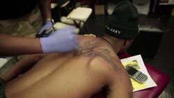 CLEAN : South Africans keep memory of Mandela alive in tattoos News Clip