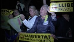 Catalonians and Mayor show support for politicians News Clip