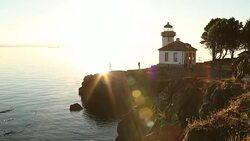 The lighthouse at Lime Kiln State Park on San Juan Island on a sunny day. Stock Footage