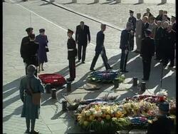 FRANCE: BRITAIN'S QUEEN &amp; JACQUES CHIRAC MARK ARMISTICE DAY (2) Instructional Video