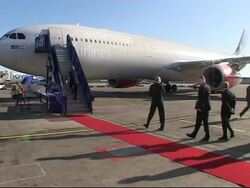 UN Sec Gen Ban Ki-moon arrives for Iraq conference Instructional Video