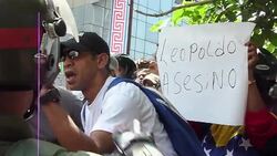 VOICED : Protesta frente a Palacio de Justicia en News Clip