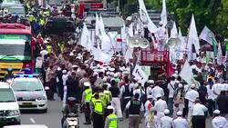 CLEAN : Jakarta governor returns to court in blasphemy case News Clip