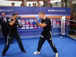 Boxing Sauerland - Training Stock Footage