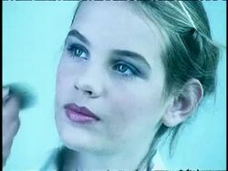 close up powder being put on model with brush Stock Footage