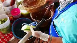 How to make papaya salad Stock Footage