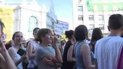 CLEAN : Thousands march for refugees in Madrid News Clip