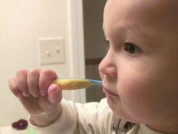 Brush your teeth 2 - multi-format interlaced Stock Footage