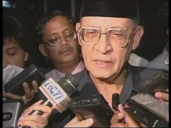 INDONESIA: JAKARTA: HABIBIE HOLDS TALKS WITH TOP GENERALS News Clip