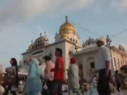 Group of people in Bangla Sahib Stock Footage