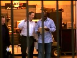 Barry Bonds signs one-year deal with SF Giants News Clip