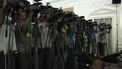 Abbott agrees uranium export deal with India's Modi News Clip