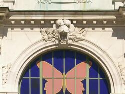CU TILT UP Schmetterlinghaus (Butterfly House) in the Palmenhaus (Palm House) in the Vienna Burggarten  Stock Footage