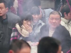 MS Pilgrims burning joss sticks to pray for good luck during Chinese Lunar New Year at Taoist temple / xi'an, shaanxi, china Stock Footage