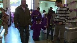 VOICED : Caraquenos celebran el Miercoles Santo News Clip