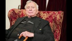 CLEAN: Novelist Gore Vidal dies at age 86: family News Clip