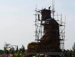 Under construction of Buddha image Stock Footage