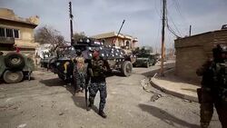 VOICED : Las fuerzas iraquies controlan un puente clave en Mosul News Clip
