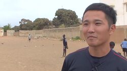 VOICED : Japanese volunteers bring baseball to Senegal News Clip