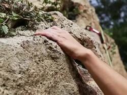 Female rock climber freeclimbing Stock Footage