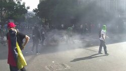 CLEAN : Hardline opposition militants clash with Venezuela police News Clip