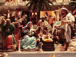 MS Shot of artisan made presepio figurines for nativity scenes in historical Christmas Market of Piazza Novena / Rome, Italy Stock Footage
