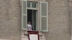 VOICED : El primer angelus de Francisco News Clip