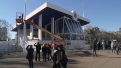 Obama does national service at local school while tourists prepare for his inauguration News Clip