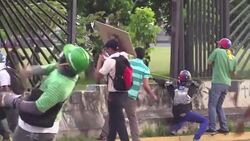 CLEAN : Violent clashes continue in Caracas, death toll at 36 News Clip