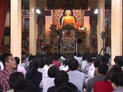 MS Dalai Lama reading note cards  AUDIO / Dharamsala, Himachal Pradesh, India Stock Footage