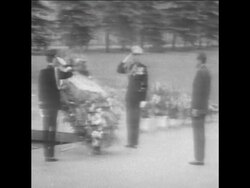 SYND 24/05/72 NIXON LAYS WREATH AT TOMB OF UNKNOWN WARRIOR News Clip