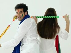 Couple playing holi with a pichkari  Stock Footage