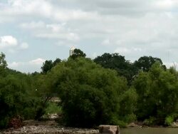 1815 battle monument from river point-of-view Stock Footage