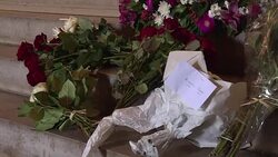 CLEAN : Ceremony at Pere-Lachaise cemetery for Chilean singer Parra News Clip