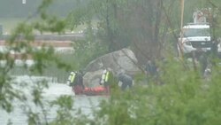 Police and rescue divers lifting dead body out of water Stock Footage