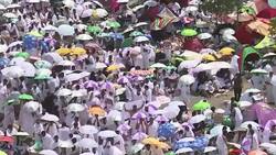 CLEAN : Muslim pilgrims throng Arafat for peak of hajj 2 News Clip