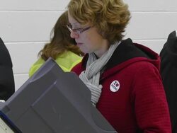 MS ZI Shot of female voter casts ballot at copmuter terminal during voting in presidential election / Sylvania, Ohio, United States  Stock Footage