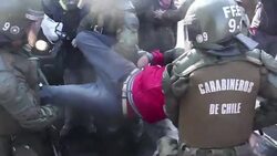 VOICED : Estudiantes y profesores no dan respiro a Bachelet News Clip