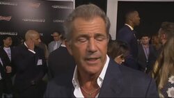 Mel Gibson and Arnold Schwarzenegger are among those remembering Robin Williams. The two spoke about the late actor and comedian at the Premiere of Expendables 3 in Los Angeles on Monday. (Aug. 12) Instructional Video