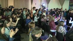 VOICED : Ricky Martin gano el Grammy a Mejor Album Pop Latino News Clip