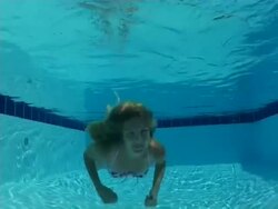 Underwater kiss Stock Footage