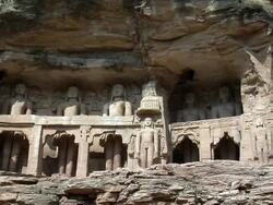 MS, Sandstone statues in Gwalior Fort, Gwalior, Madhya Pradesh, India Stock Footage