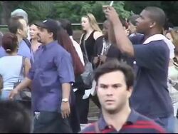 2003 blackout, crowds walking in the streets Stock Footage