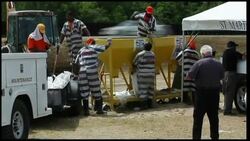 Prisoners are deployed to help prepare flood defences News Clip